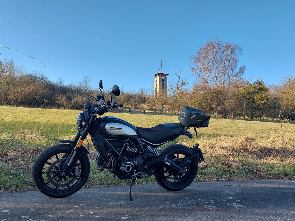 [Bild: ducati-scrambler_lattbergturm.jpg]