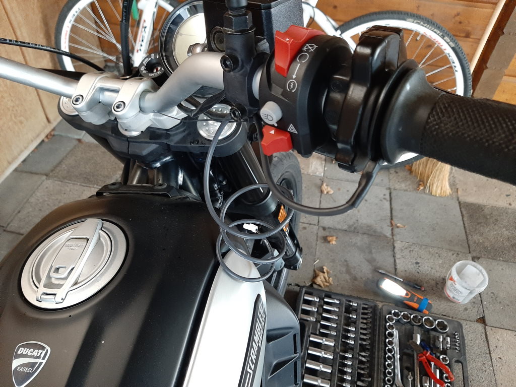 Heizgriff montiert - Ducati Scrambler Icon