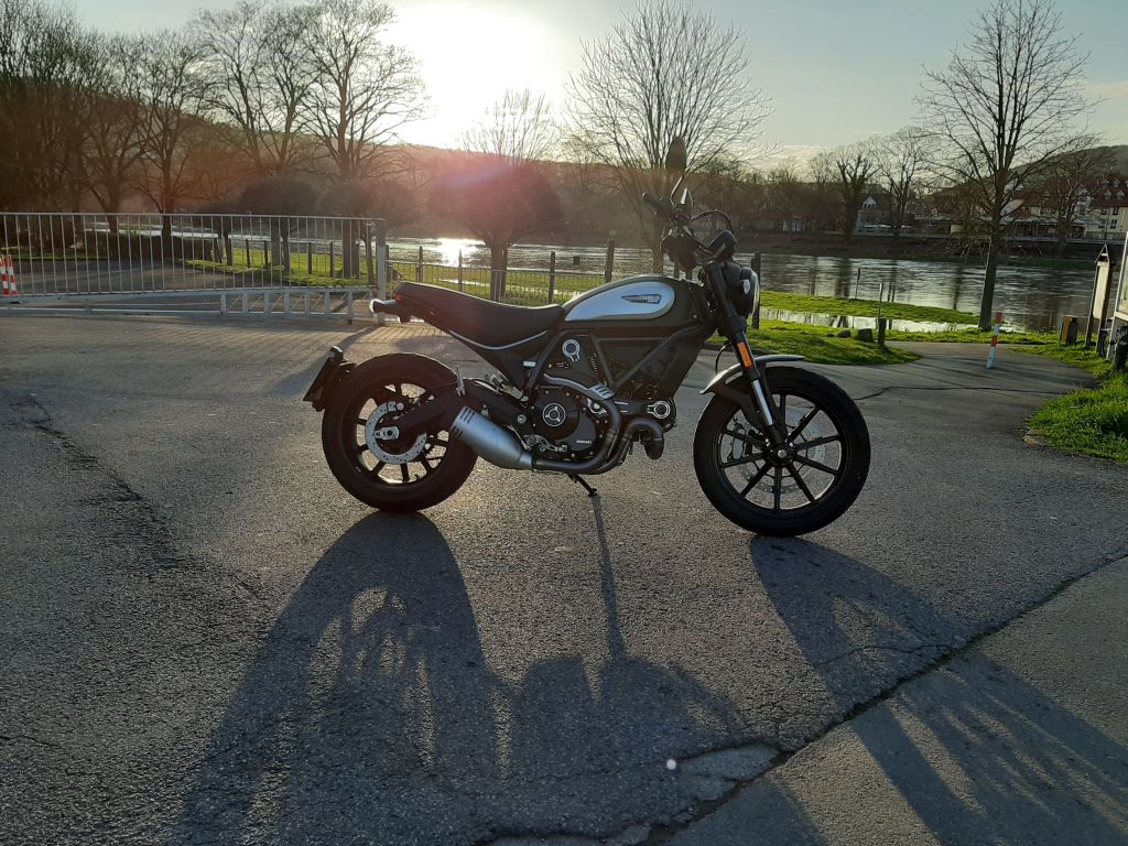 [Bild: meine_ducati-scrambler.jpg]